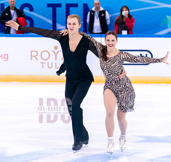 Adrienne Carhart & Oleksandr Kolosovskyi (AZE)