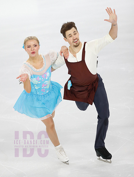 Molly Lanaghan & Dmitre Razgulajevs (CAN)