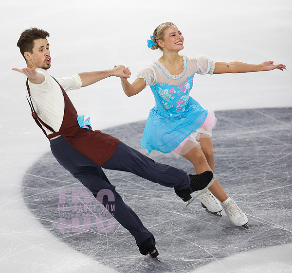 Molly Lanaghan & Dmitre Razgulajevs (CAN)