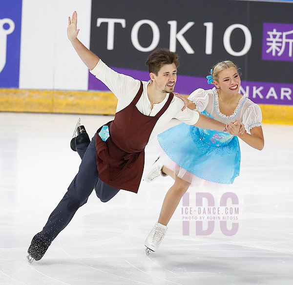 Molly Lanaghan & Dmitre Razgulajevs (CAN)