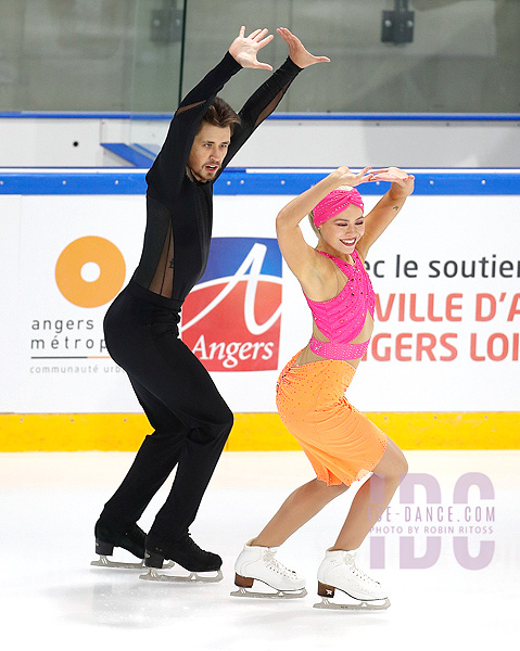 Molly Lanaghan & Dmitre Razgulajevs (CAN)