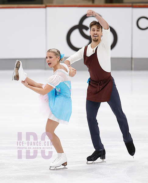 Molly Lanaghan & Dmitre Razgulajevs (CAN)