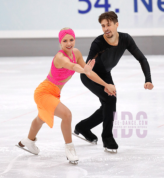 Molly Lanaghan & Dmitre Razgulajevs (CAN)