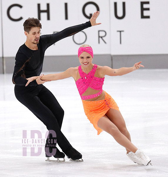 Molly Lanaghan & Dmitre Razgulajevs (CAN)