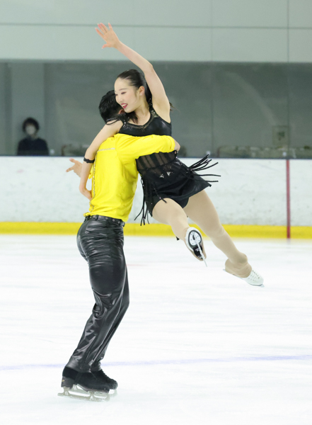 Akari Kinoshita & Takahiko Tamura