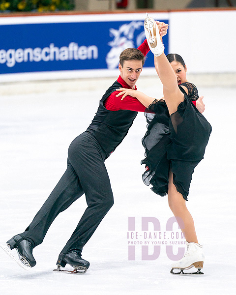 Athena Faith Roberts & Eric Alis (ESP)