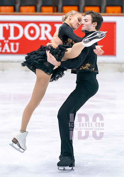Phebe Bekker & James Hernandez (GBR)