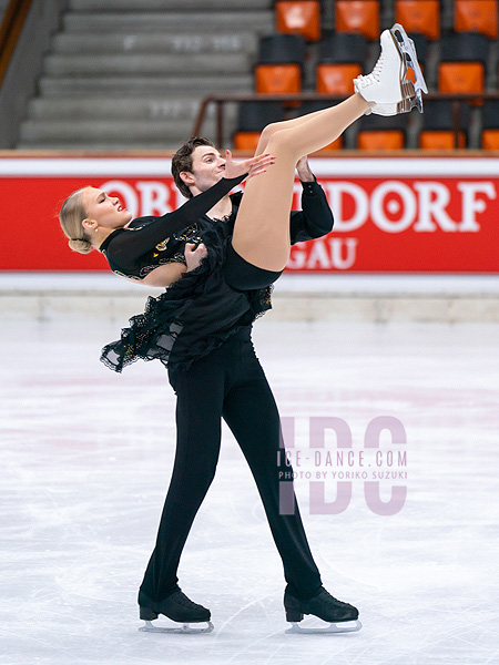 Phebe Bekker & James Hernandez (GBR)