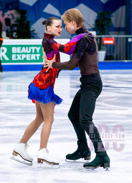 Viktoriia Azroian & Artur Gruzdev (ARM)