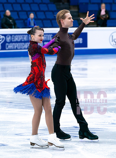 Viktoriia Azroian & Artur Gruzdev (ARM)