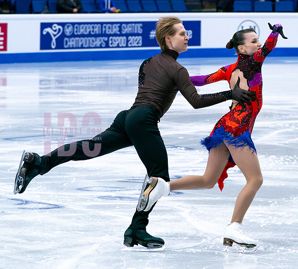 Viktoriia Azroian & Artur Gruzdev (ARM)