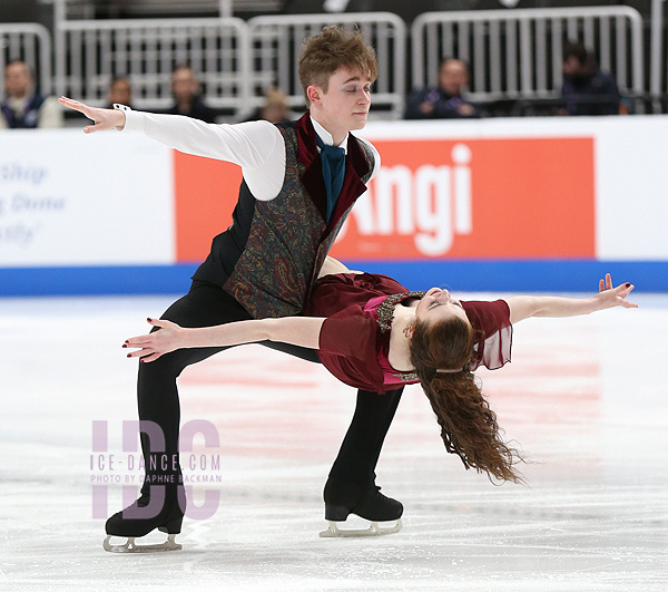 Emma L'Esperance & Mika Amdour