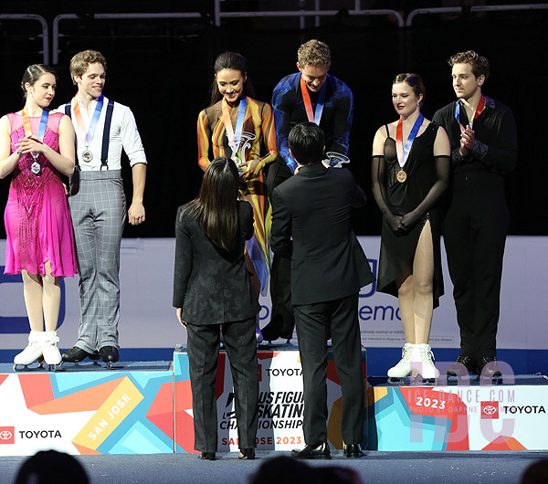 Chock & Bates receive trophies from Maia & Alex Shibutani