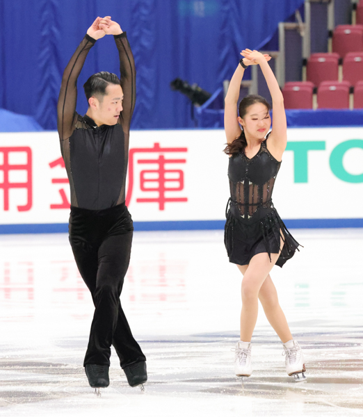 Akari Kinoshita & Takahiko Tamura
