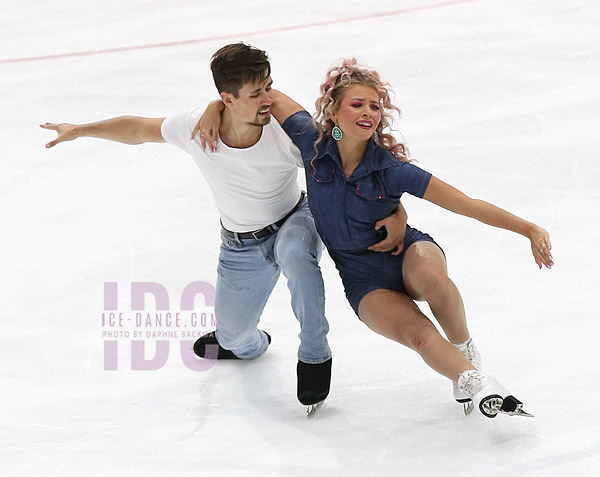Molly Lanaghan & Dmitre Razgulajevs (CAN)