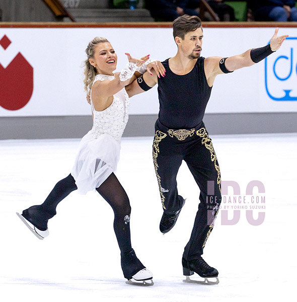 Molly Lanaghan & Dmitre Razgulajevs (CAN)