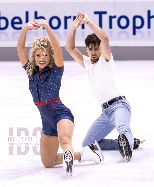 Molly Lanaghan & Dmitre Razgulajevs (CAN)