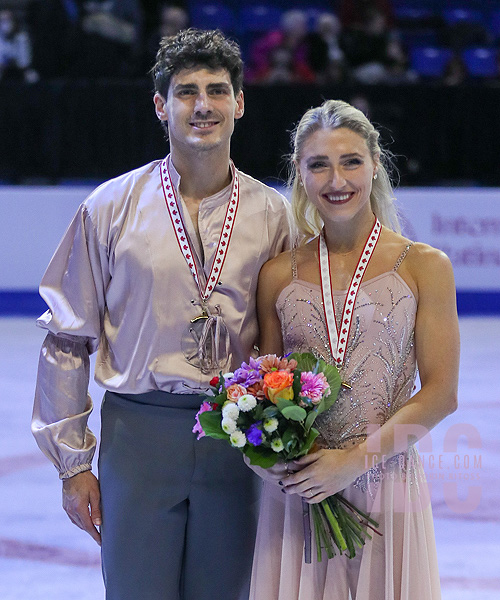 Gold - Piper Gilles & Paul Poirier (CAN)