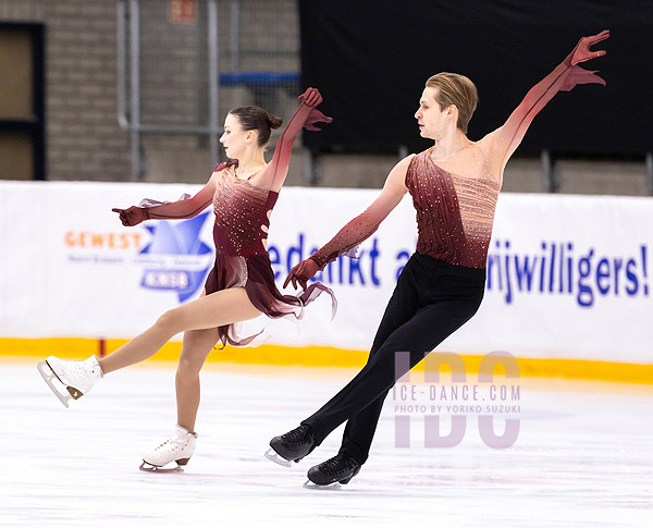 Viktoriia Azroian & Artur Gruzdev (ARM)