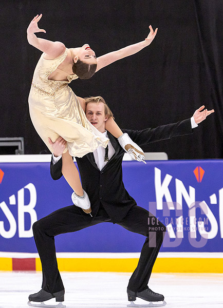 Adrienne Carhart & Oleksandr Kolosovskyi (AZE)