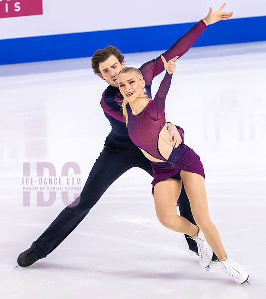 Phebe Bekker & James Hernandez (GBR)
