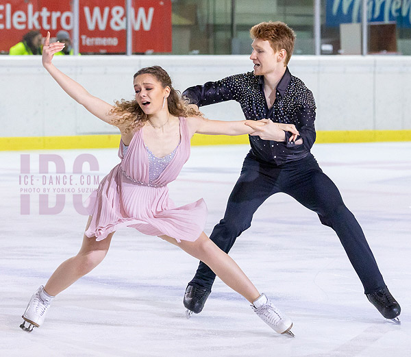 Anna Simova & Kirill Aksenov (SVK)