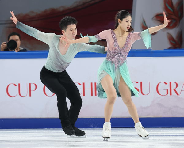 Zixi Xiao & Linghao He (CHN)