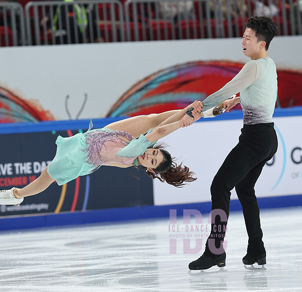 Zixi Xiao & Linghao He (CHN)