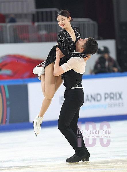 Zixi Xiao & Linghao He (CHN)