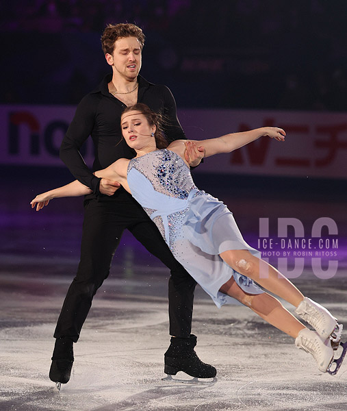 Christina Carreira & Anthony Ponomarenko (USA)
