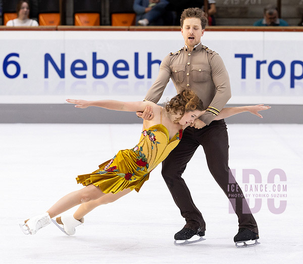 Christina Carreira & Anthony Ponomarenko (USA)
