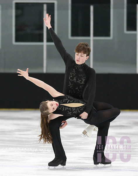 Vanessa Hollis & Evan Hollis
