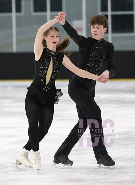 Vanessa Hollis & Evan Hollis