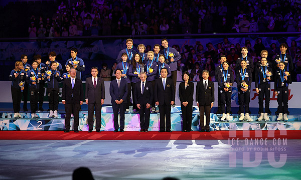 The medalists (Team Japan, USA and Italy)